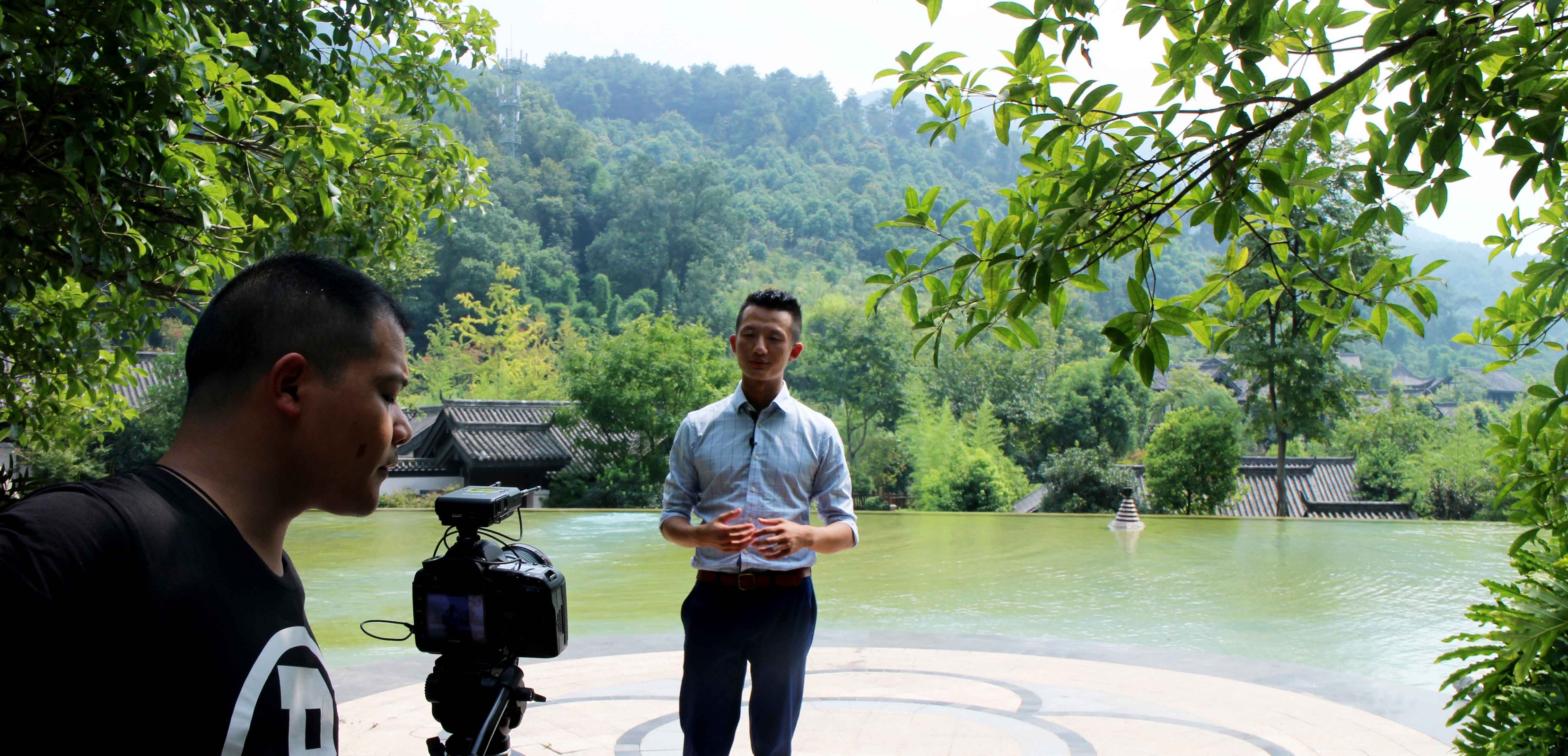 重庆电视台《重庆名片》栏目 香山峰会特别节目“重庆旅游名片” 摄制完成并播出
